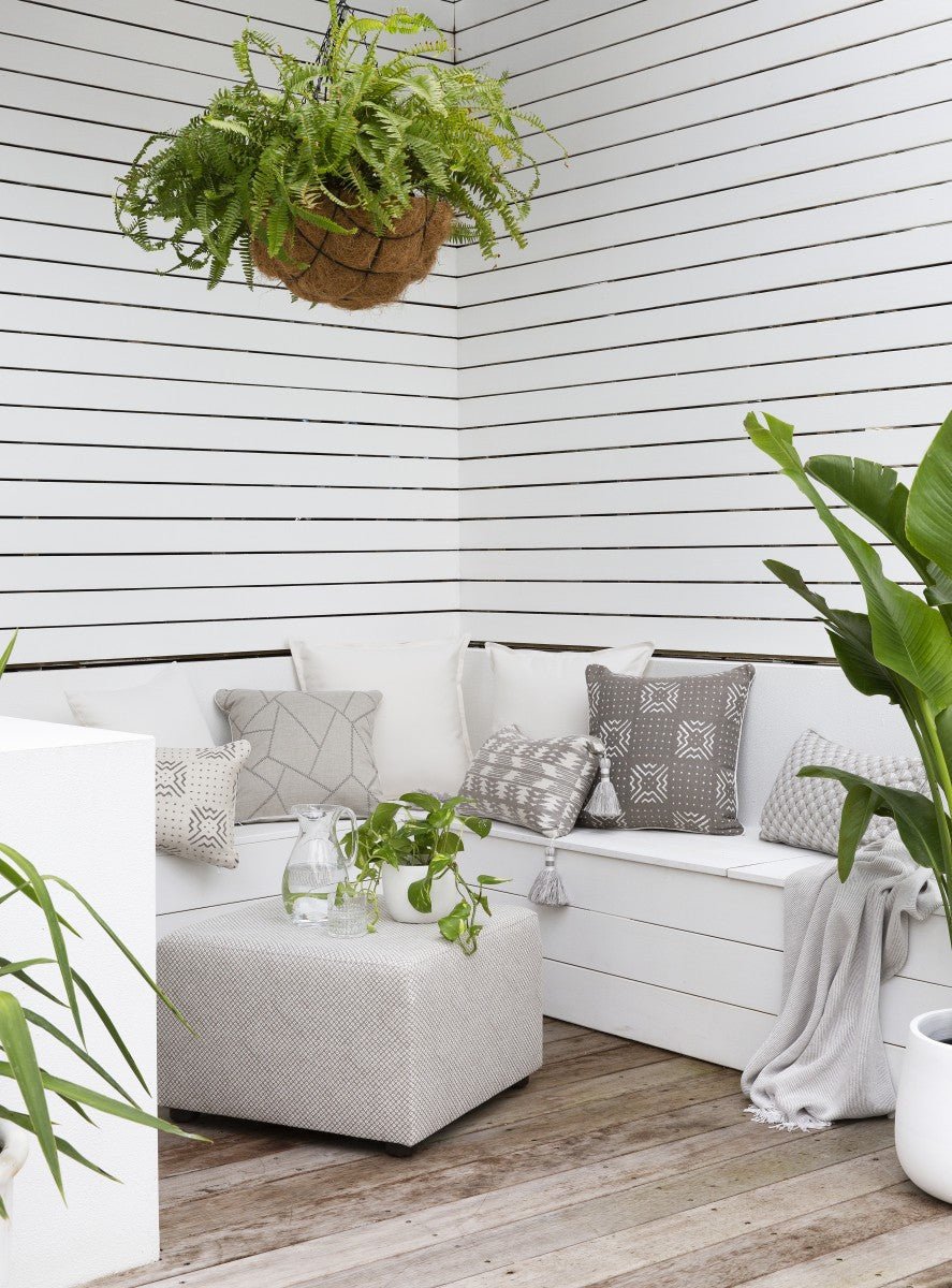 An elegant coastal vibe lounge